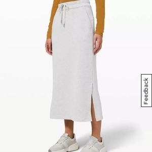 🍋 lululemon athletica Bound to Bliss - Dark Gray Midi Skirt